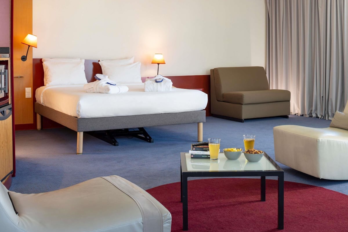 Executive Suite, Multiple Beds | Minibar, in-room safe, desk, laptop workspace