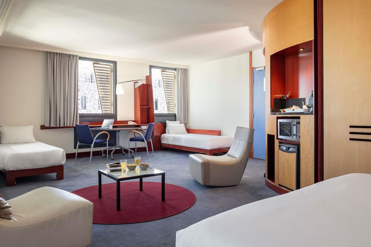 Executive suite, meerdere bedden | Privékeuken | Een koelkast, een magnetron, een espressoapparaat