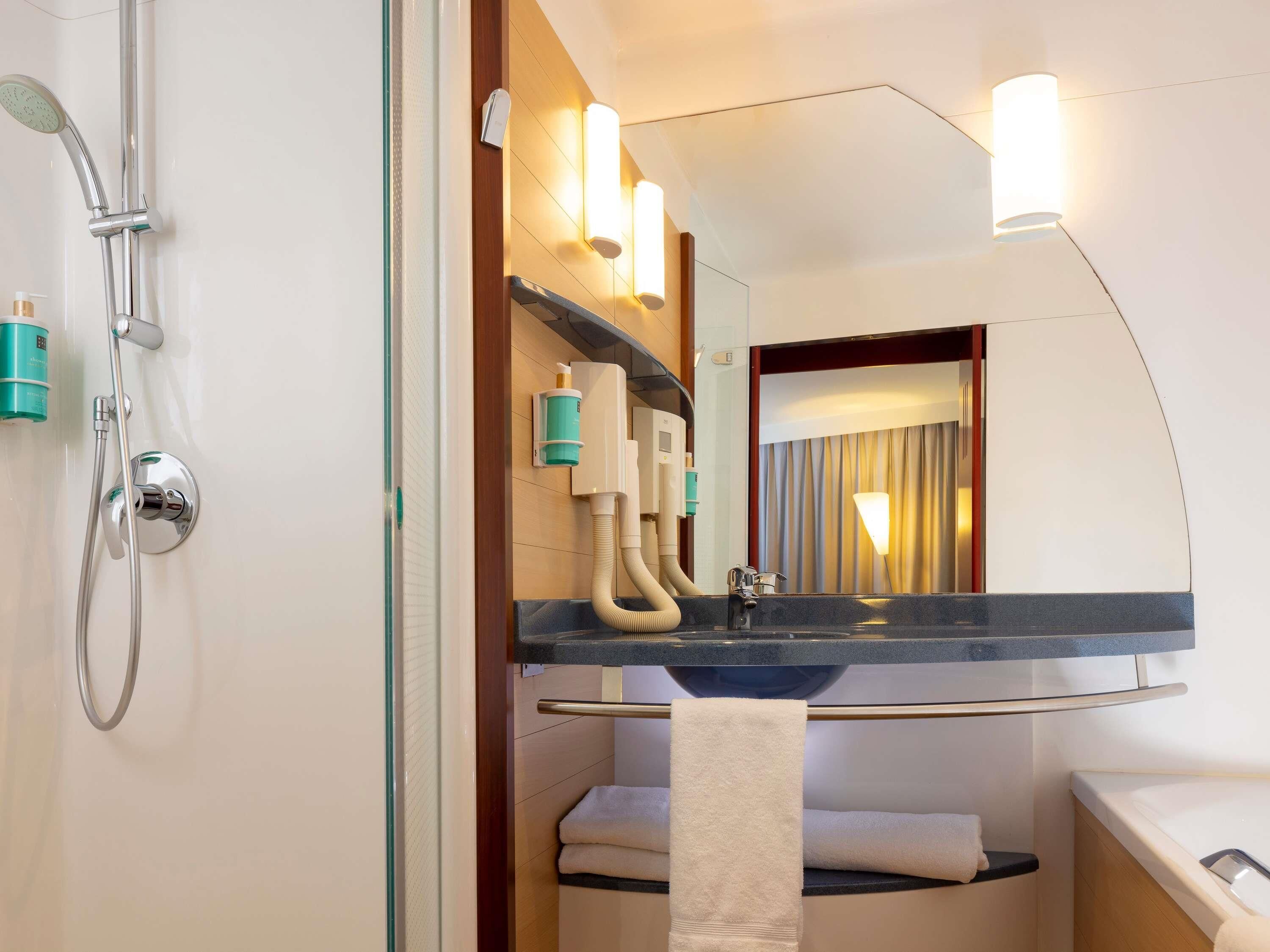 minibar, in-room safe, desk, laptop workspace