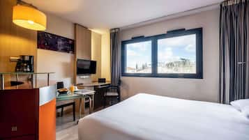 Standard-huone | Työpöytä, pimennysverhot, äänieristys, silitysrauta/-lauta