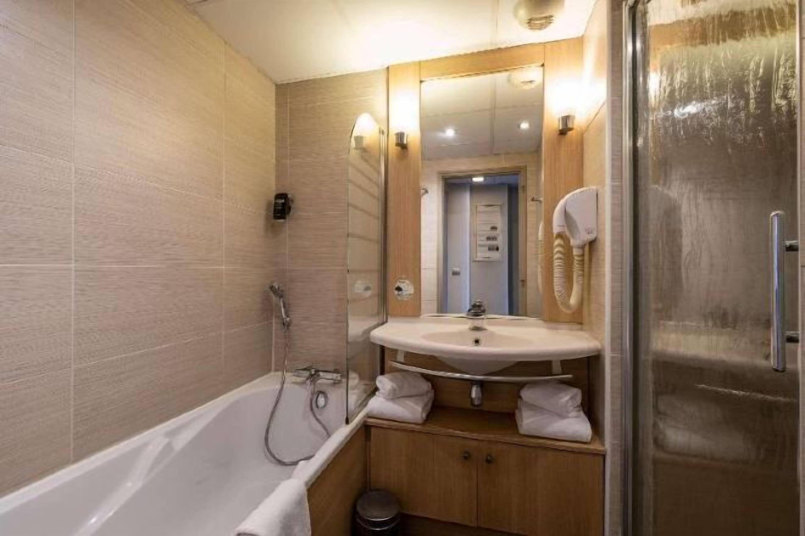 Baño | Amenidades de baño ecológicas, secadora de cabello, toallas 