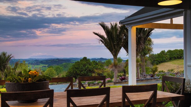 An outdoor seating area with a view of a mountainous landscape. - Woodhouse Mountain Lodge (Warkworth)