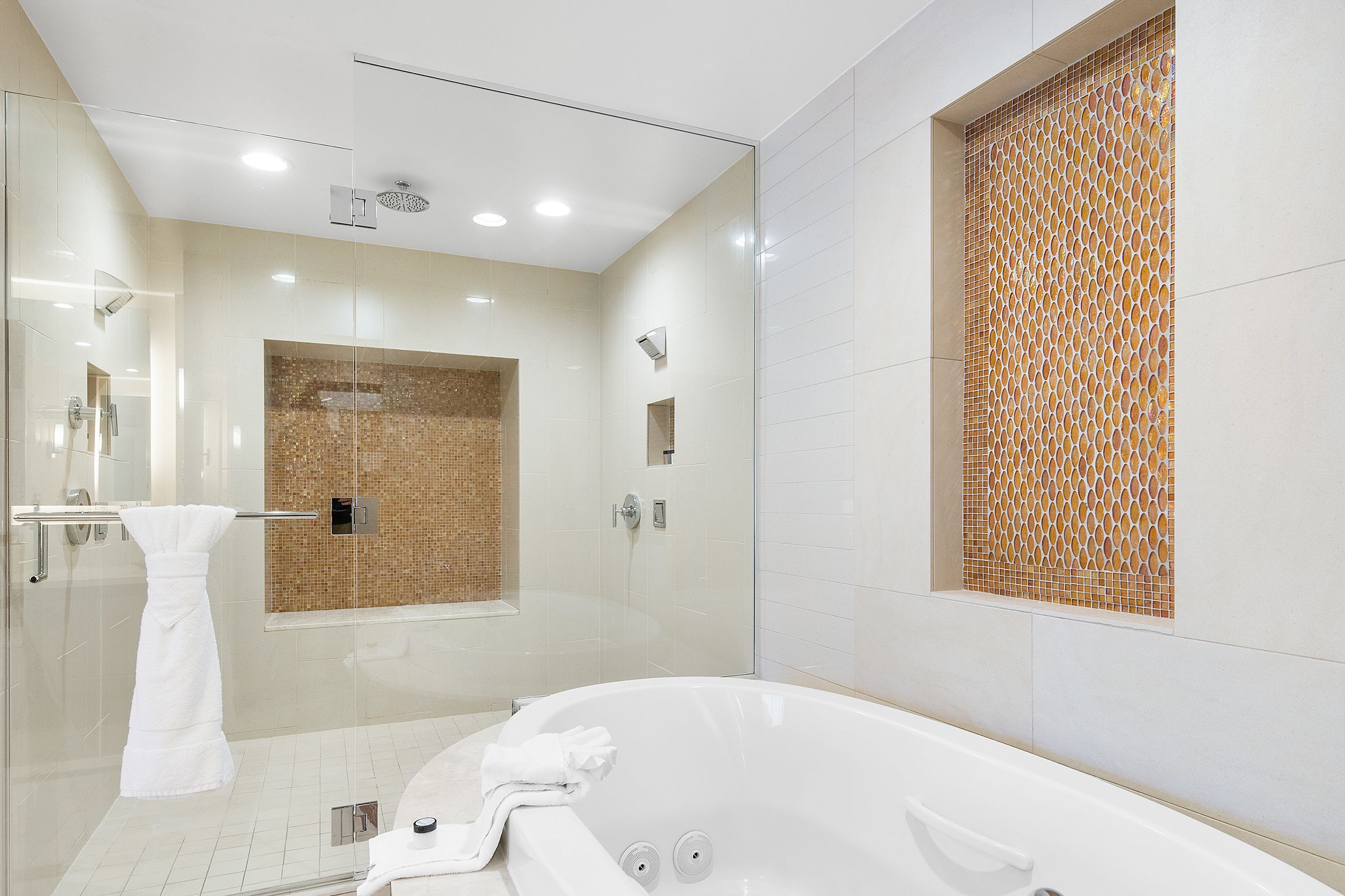 1 bedroom, premium bedding, pillow-top beds, minibar