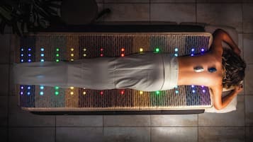 Salas de tratamientos para parejas, sauna, bañera de hidromasaje