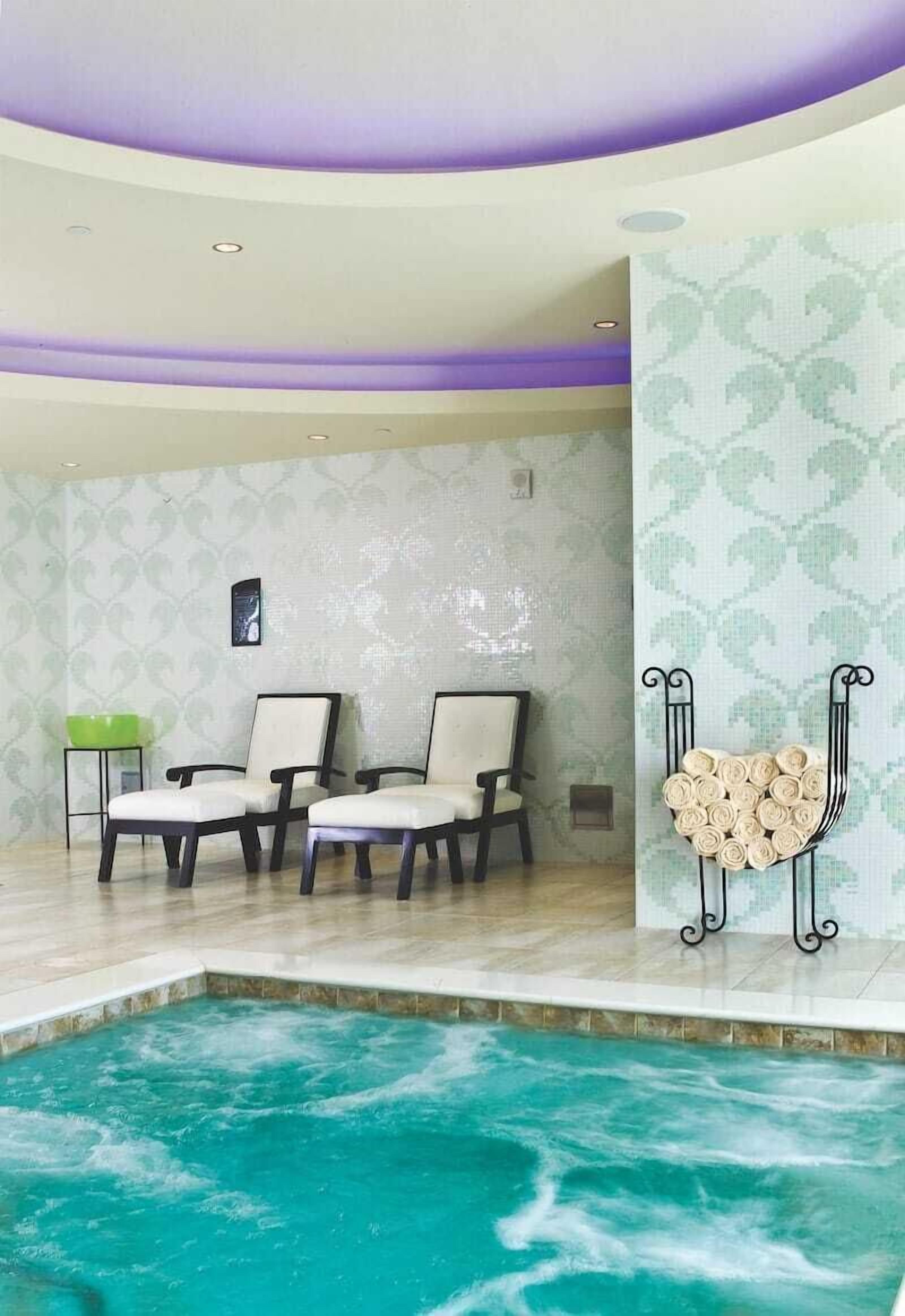 Couples treatment rooms, sauna, hot tub, steam room, body treatments