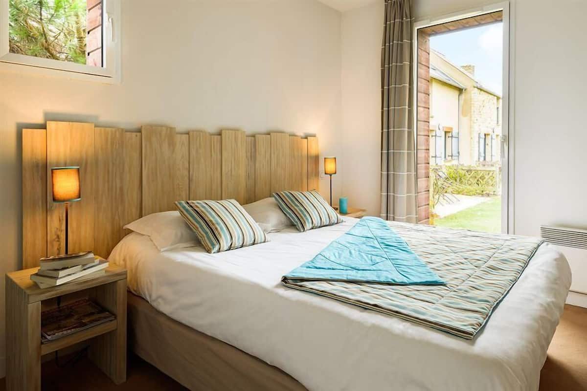 Iron/ironing board (on request), WiFi (surcharge)