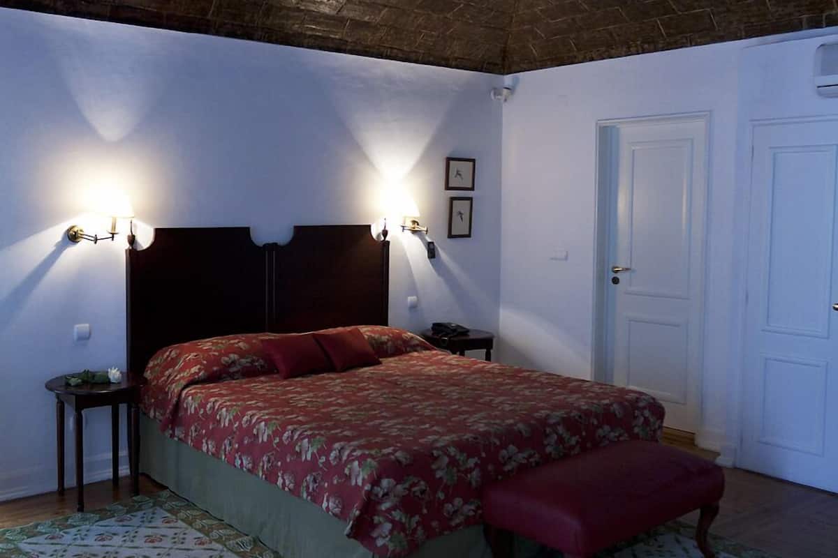 Superior tweepersoonskamer | 1 slaapkamer, een minibar, een kluis op de kamer, een bureau