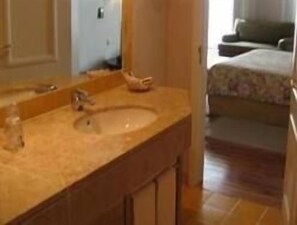 Superior Double Room | Bathroom