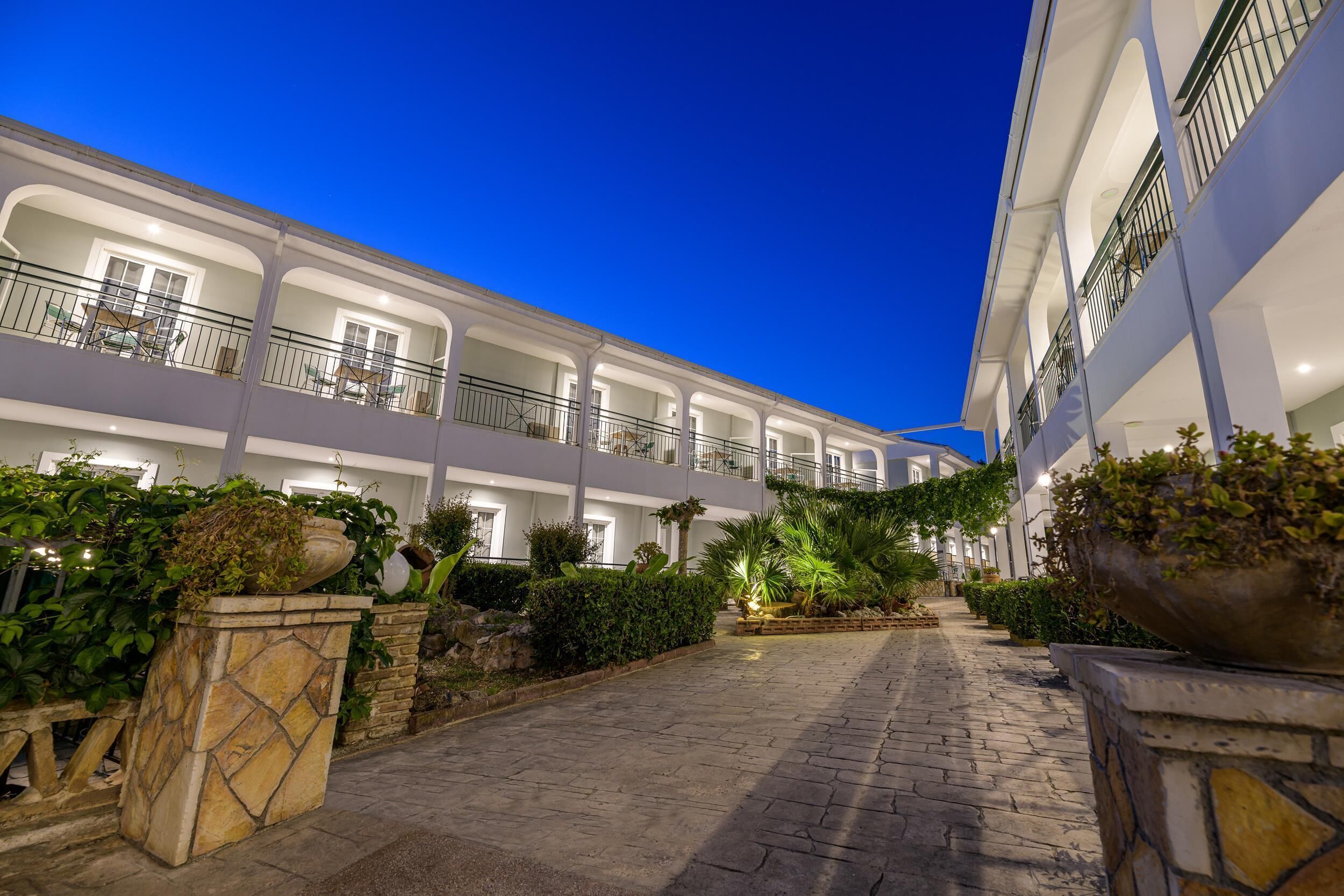 Vista frontal de la propiedad