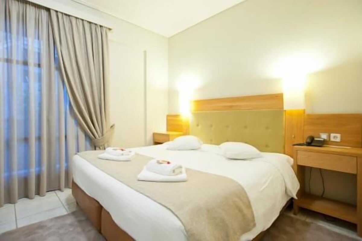 Hochwertige Bettwaren, Select-Comfort-Betten, Zimmersafe, Schreibtisch