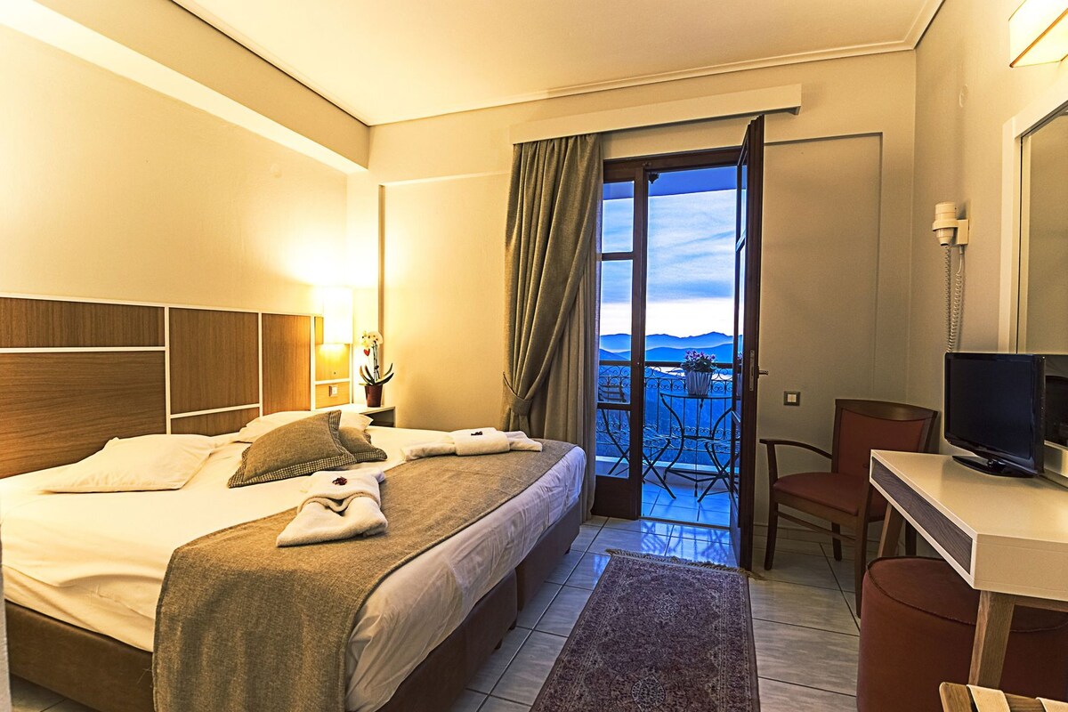 Premium bedding, Select Comfort beds, in-room safe, desk
