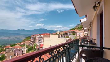 Double or Twin Room with Balcony (Panoramic View) | Terrasse/Patio