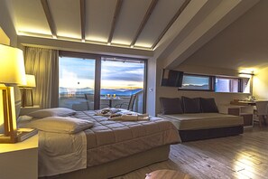 Premium bedding, Select Comfort beds, in-room safe - Fedriades Delphi Hotel (Delphi)