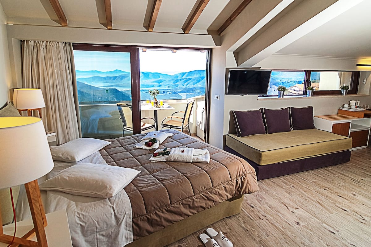 junior suite, jetted tub (panoramic view) | 1 bedroom, premium bedding, select comfort beds, in-room safe