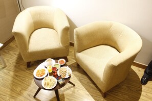 Lunch and dinner served