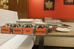 Lunch and dinner served - Hotel Swati (New Delhi)