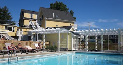 The Admiral's Inn Resort