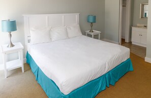 Tabla de planchar con plancha, wifi gratis y ropa de cama 