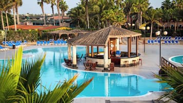 Bar im Pool