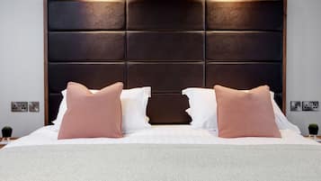 Classic Room, 1 Bedroom, Non Smoking | Hypo-allergenic bedding, in-room safe, desk, laptop workspace