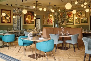 Aamiainen, lounas ja illallinen; paikallinen keittiö