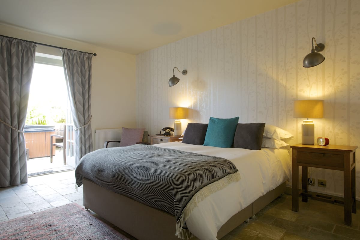 Egyptian cotton sheets, premium bedding, down duvets