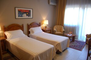 Double or Twin Room | Minibar, in-room safe, desk, free WiFi - Garden Hotel (San Giovanni la Punta)