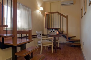 Minibar, in-room safe, desk, laptop workspace