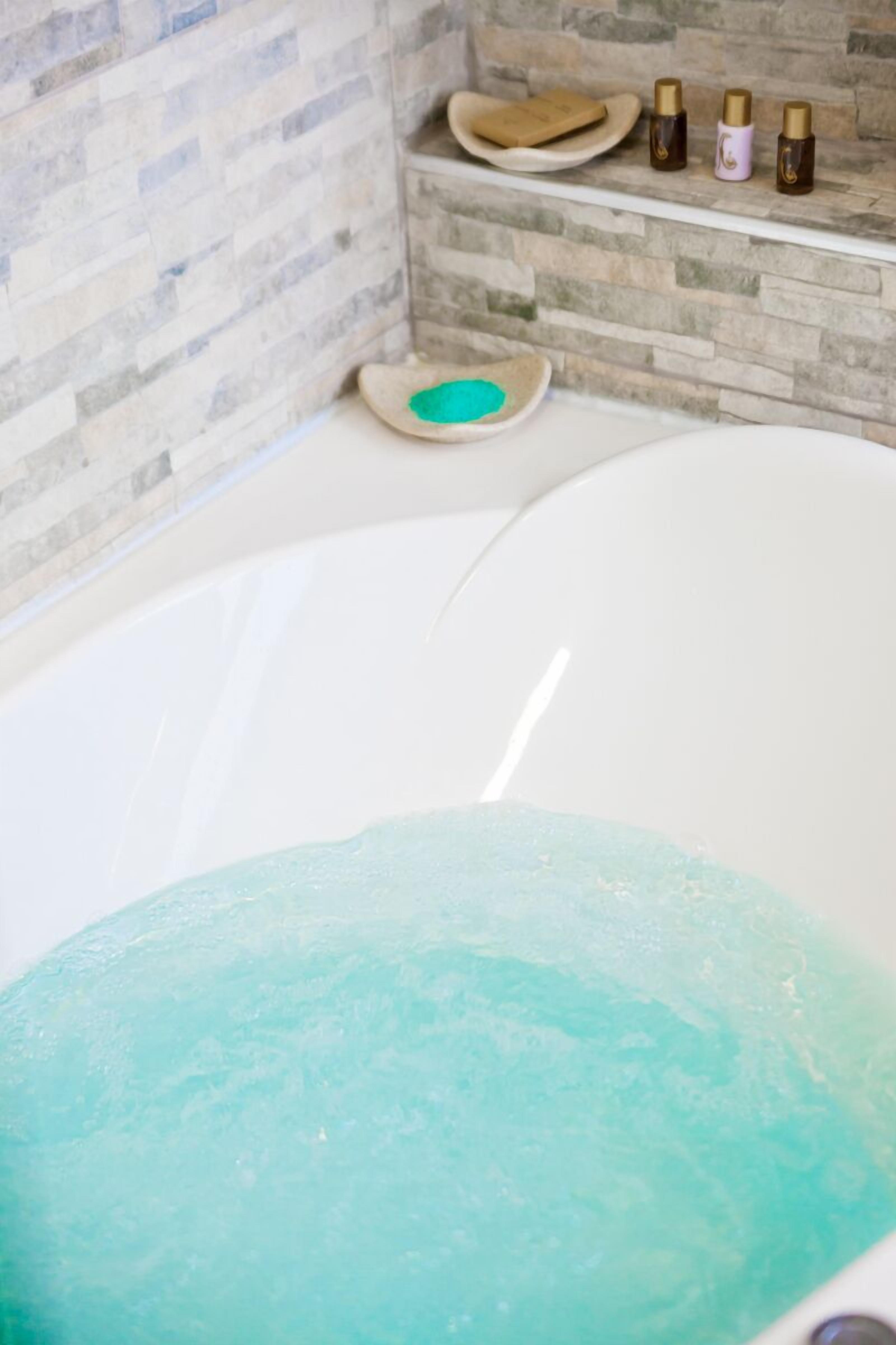 premium double room, jetted tub | bathroom | free toiletries, hair dryer, towels