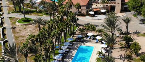 3 outdoor pools, pool umbrellas, sun loungers