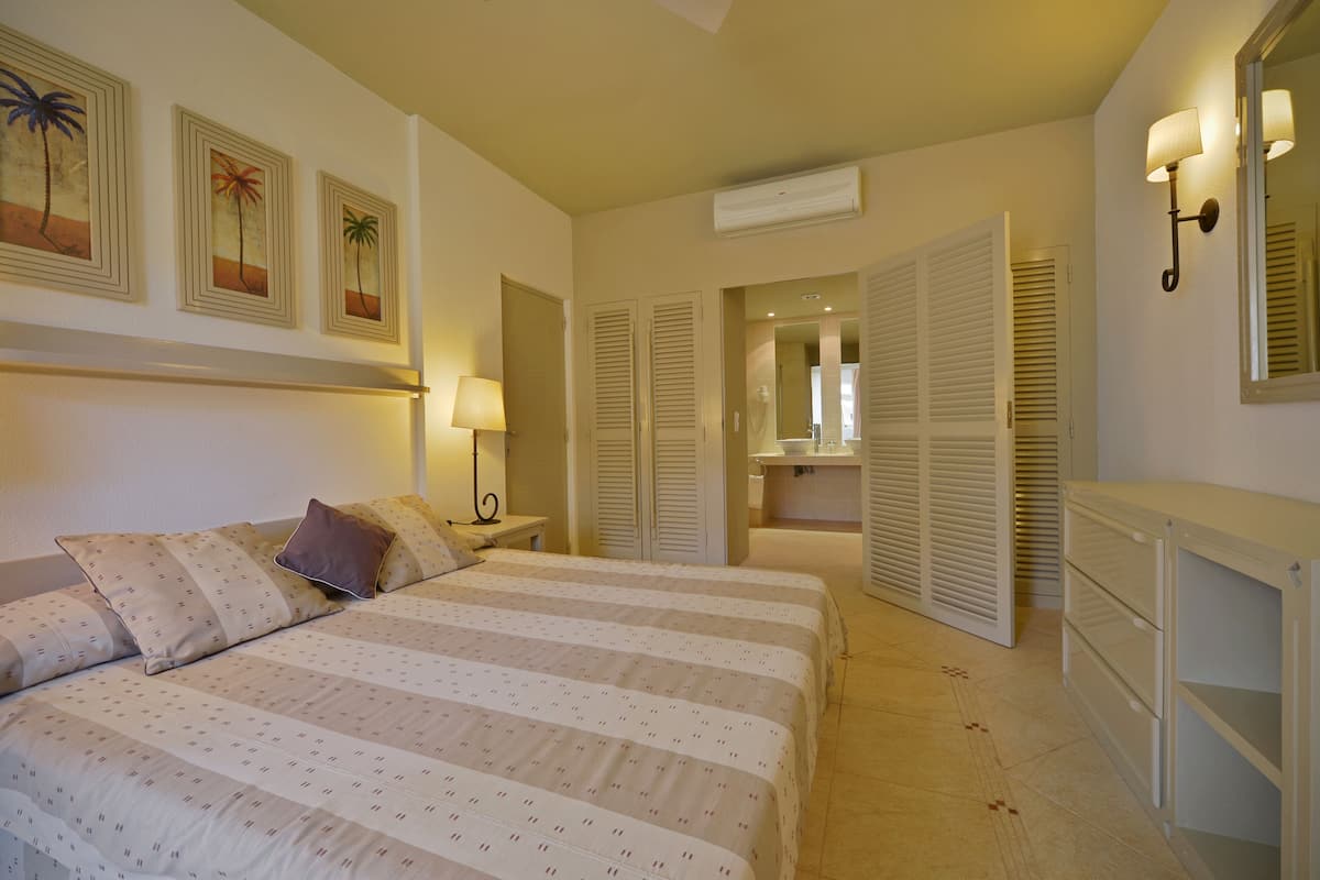 1 chambre, coffres-forts dans les chambres, bureau, rideaux occultants