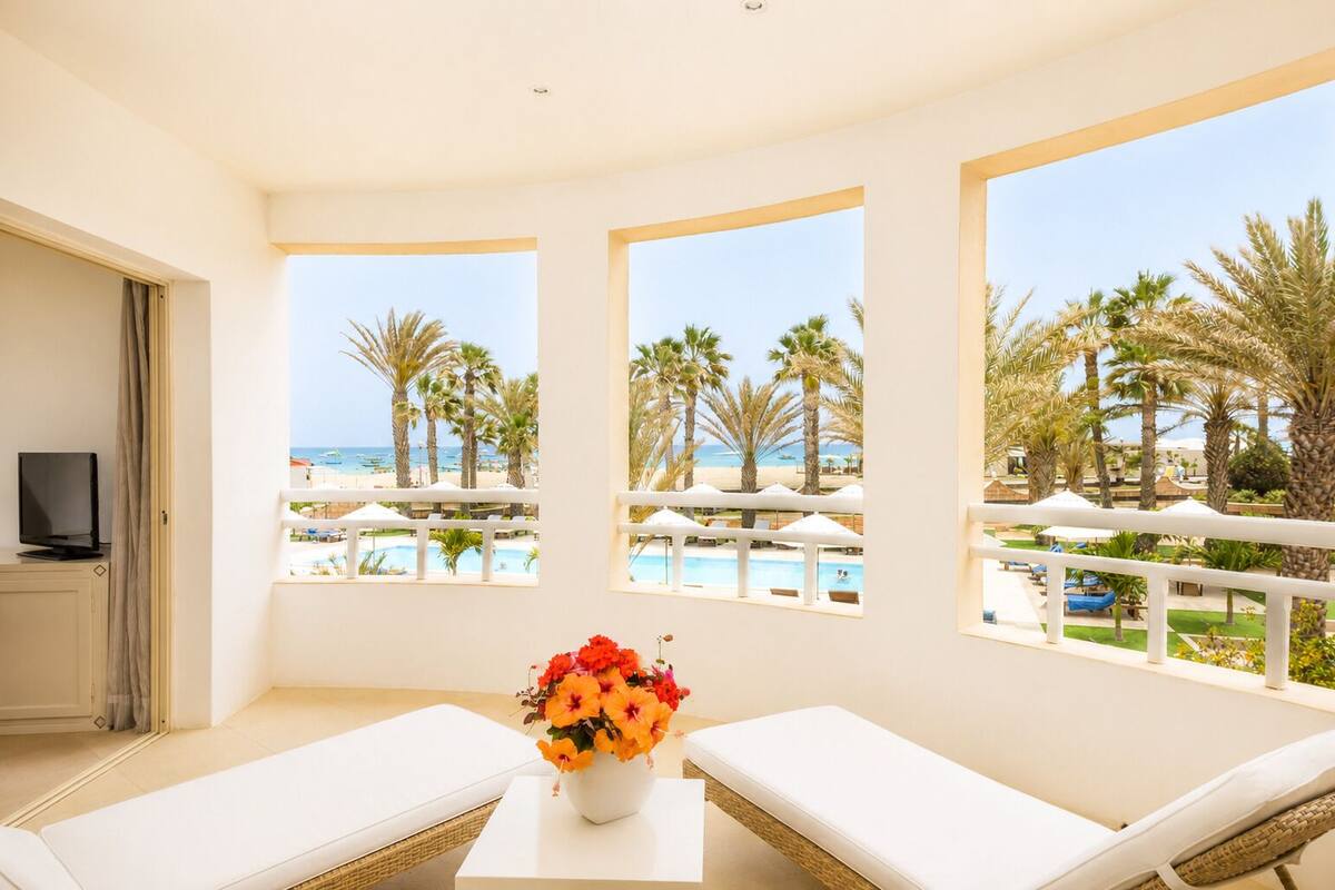 Luxury Suite | In-room safe, desk, blackout drapes, WiFi (free)