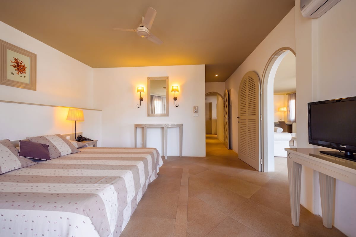 luxury suite | 1 bedroom, in-room safe, desk, blackout curtains