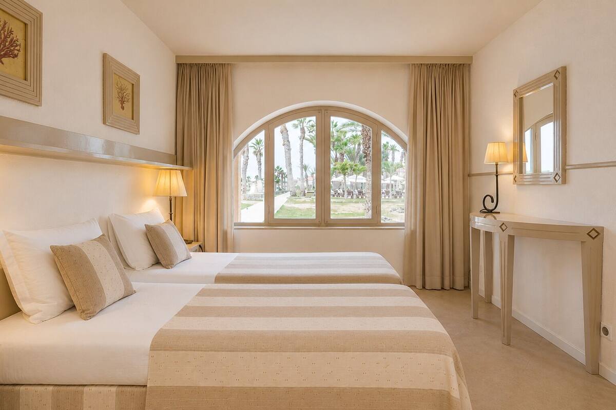Junior Suite, Beachside | In-room safe, desk, blackout drapes, WiFi (free)