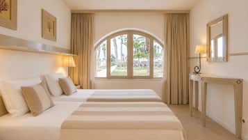 Junior Suite, Beachside | In-room safe, desk, blackout drapes, WiFi (free)