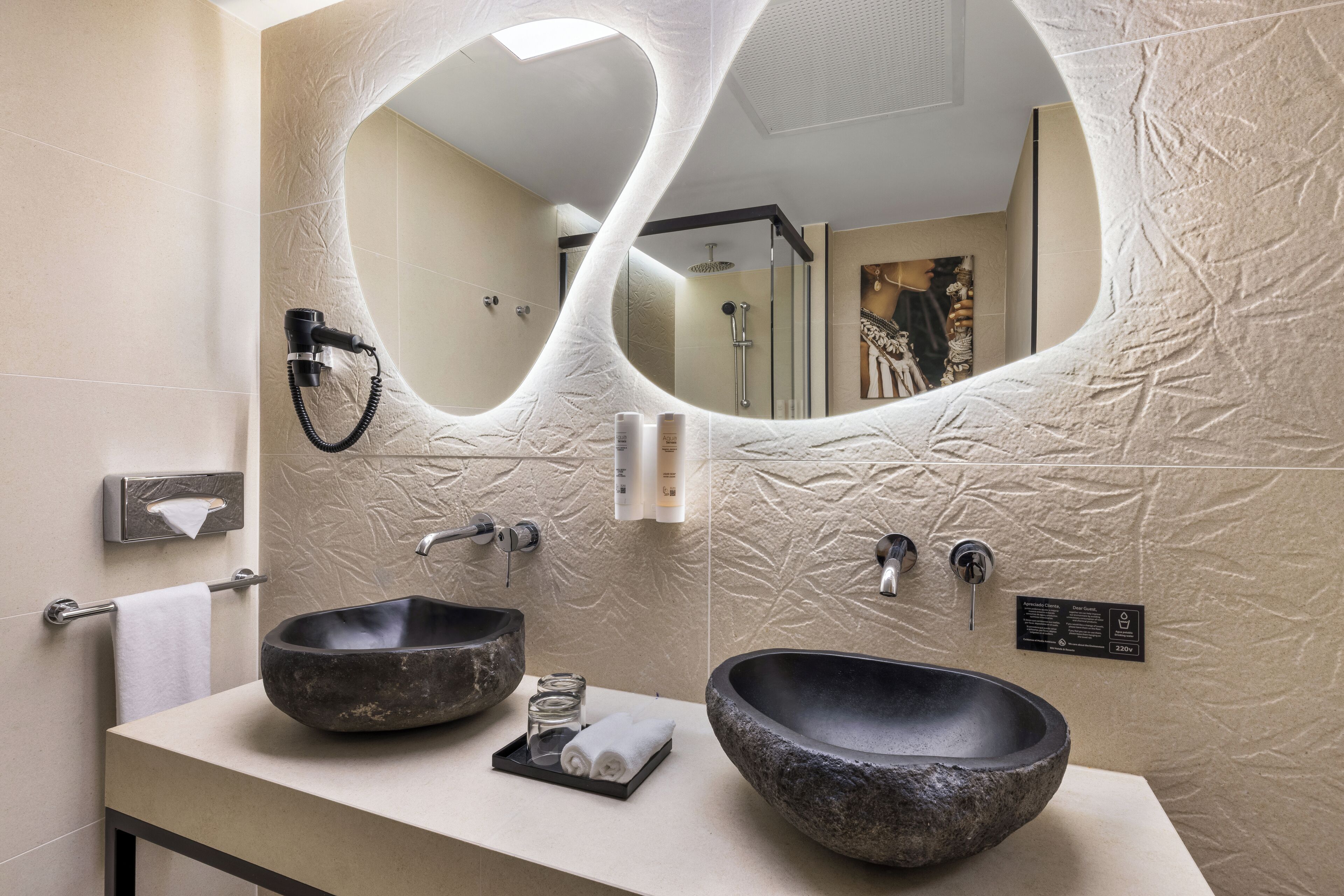 standard double room, balcony | minibar, in-room safe, free wifi, bed sheets