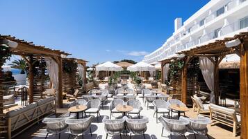 3 restaurants servant le petit déjeuner