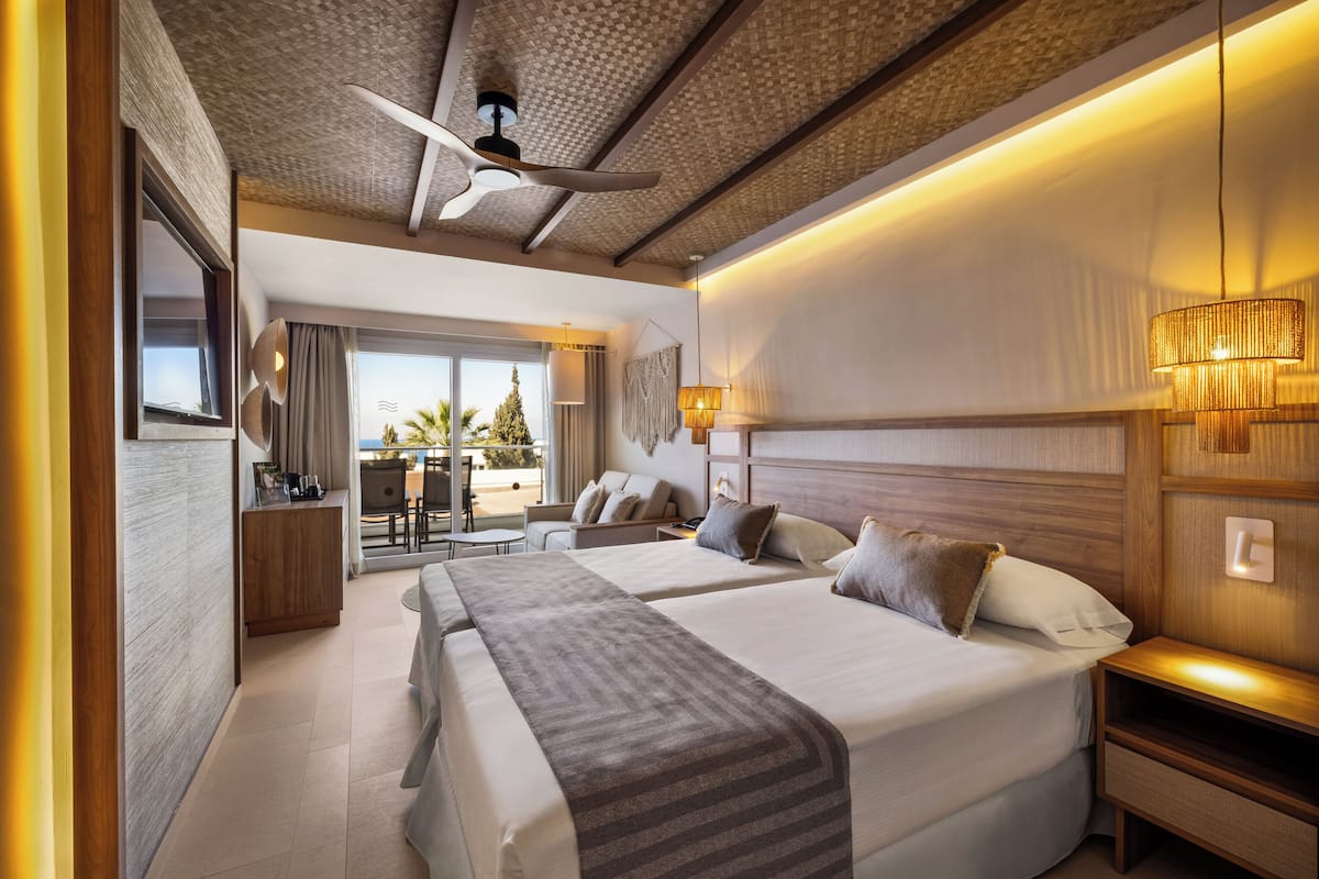 double room, balcony, sea view | minibar, in-room safe, free wifi, bed sheets