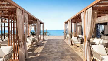 3 bars/lounges, poolside bar