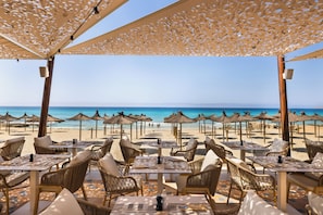 3 restaurants; breakfast, lunch and dinner served  - Hotel Riu Palace La Mola (Formentera)