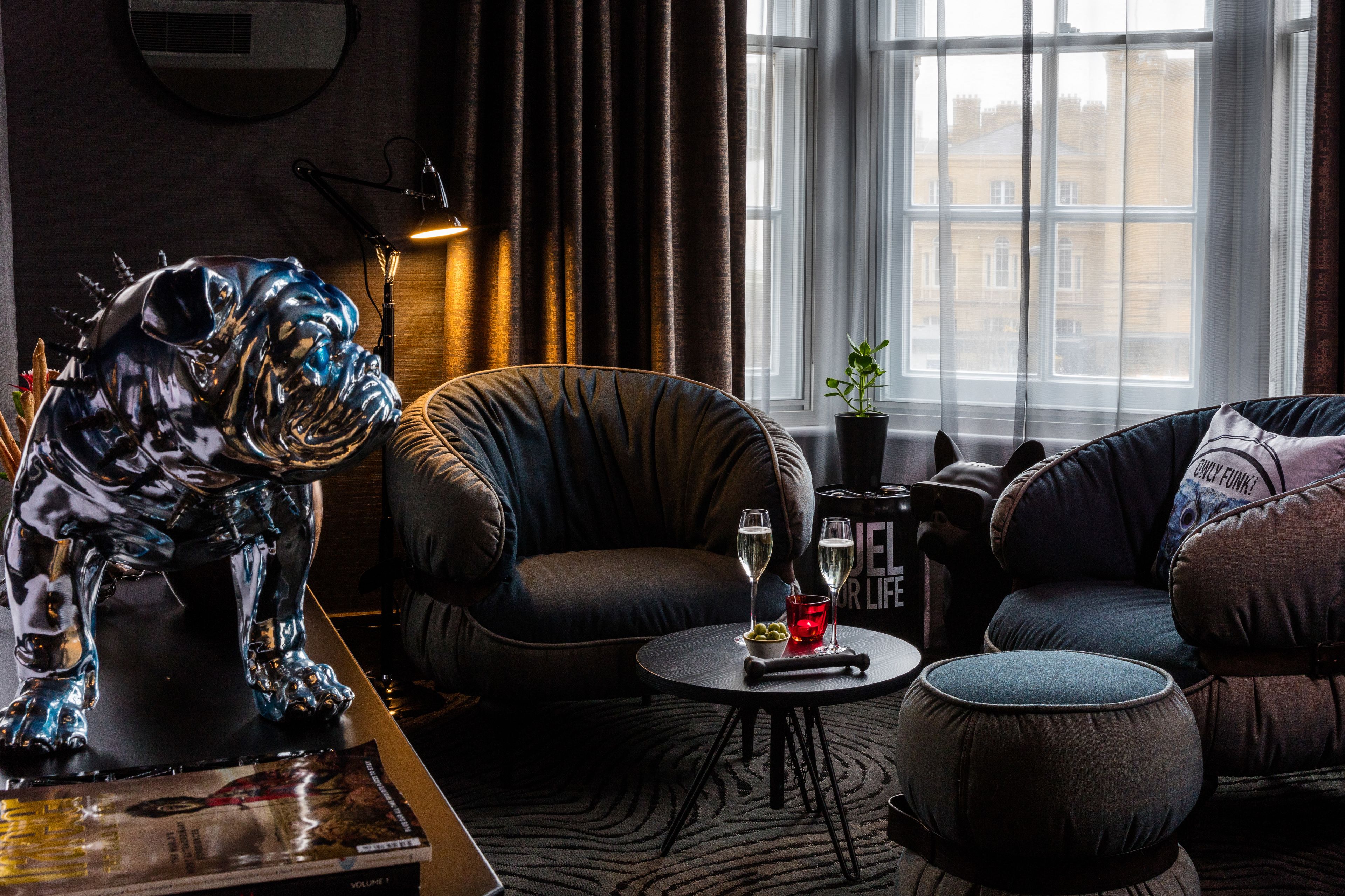 Corner Studio | Living area | Smart TV