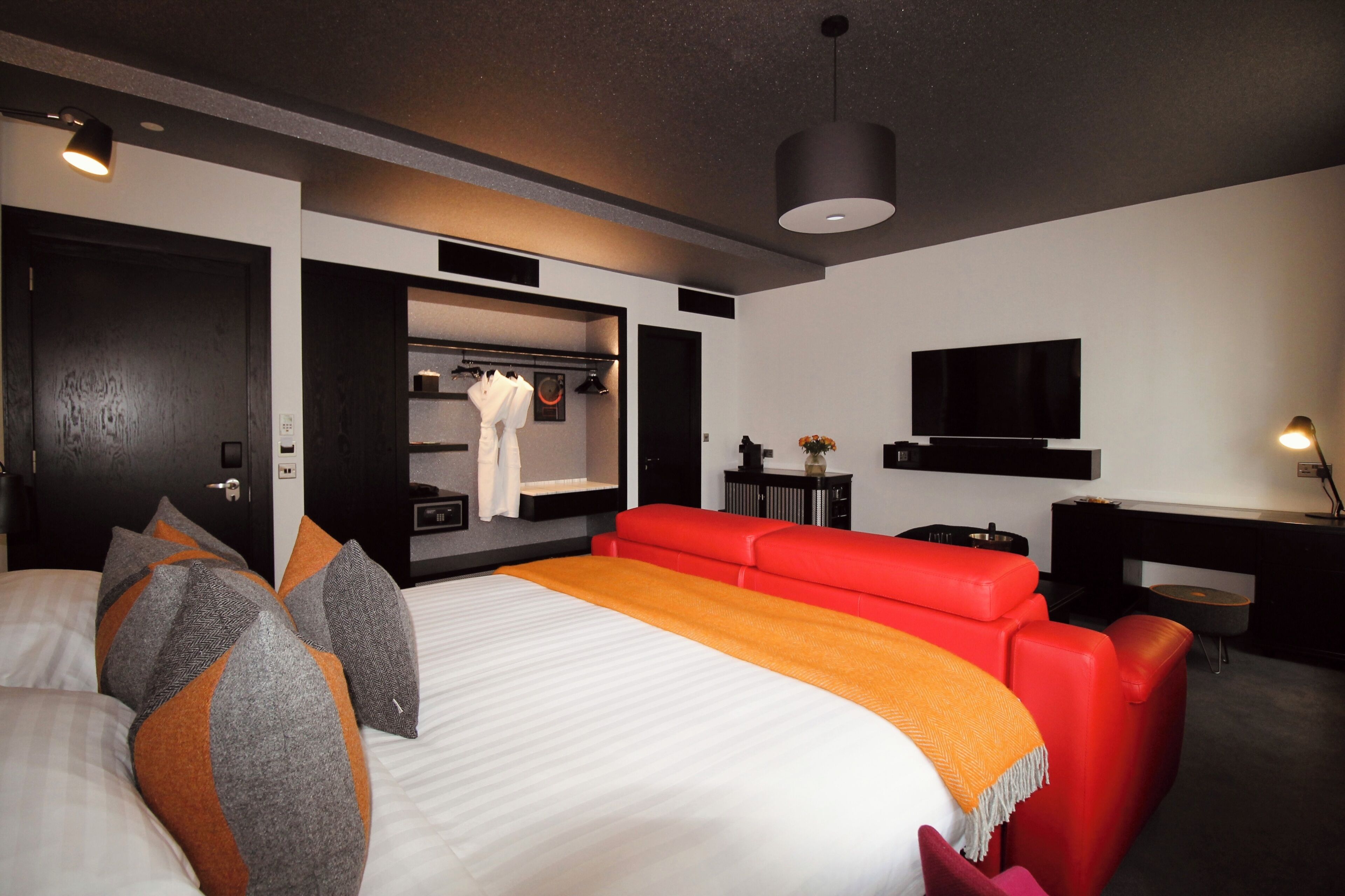 Megaro Studio Suites | Down comforters, pillowtop beds, minibar, in-room safe