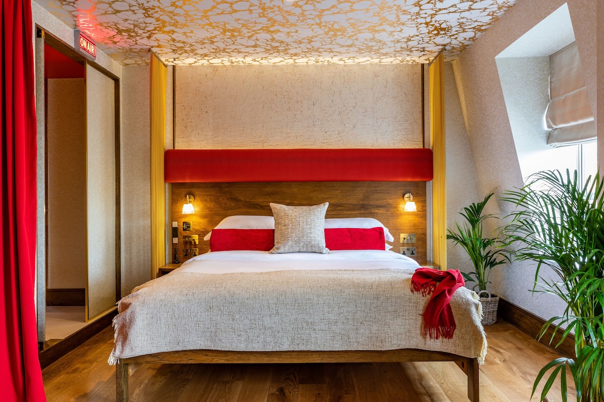 Pop Diva Suites | Untuvapeitot, pillowtop-patjalliset sängyt, minibaari