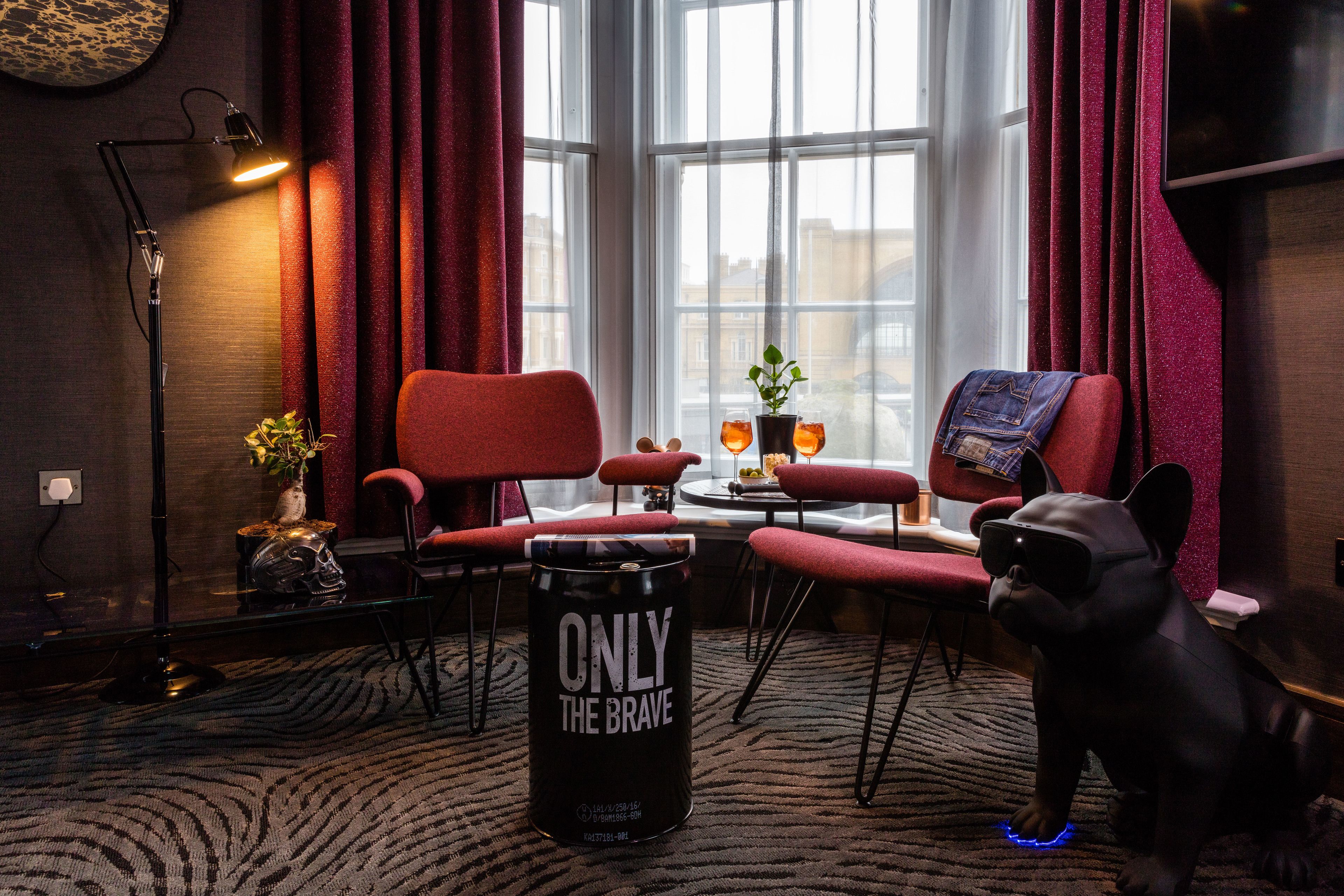 corner studio | 1 bedroom, down duvets, pillow-top beds, minibar