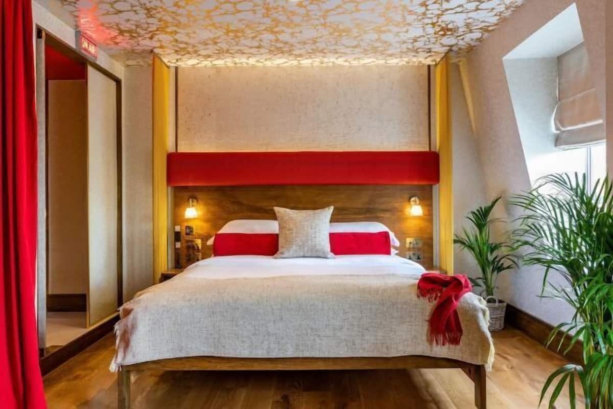 1 habitación, edredón, camas con pillow-top y minibar