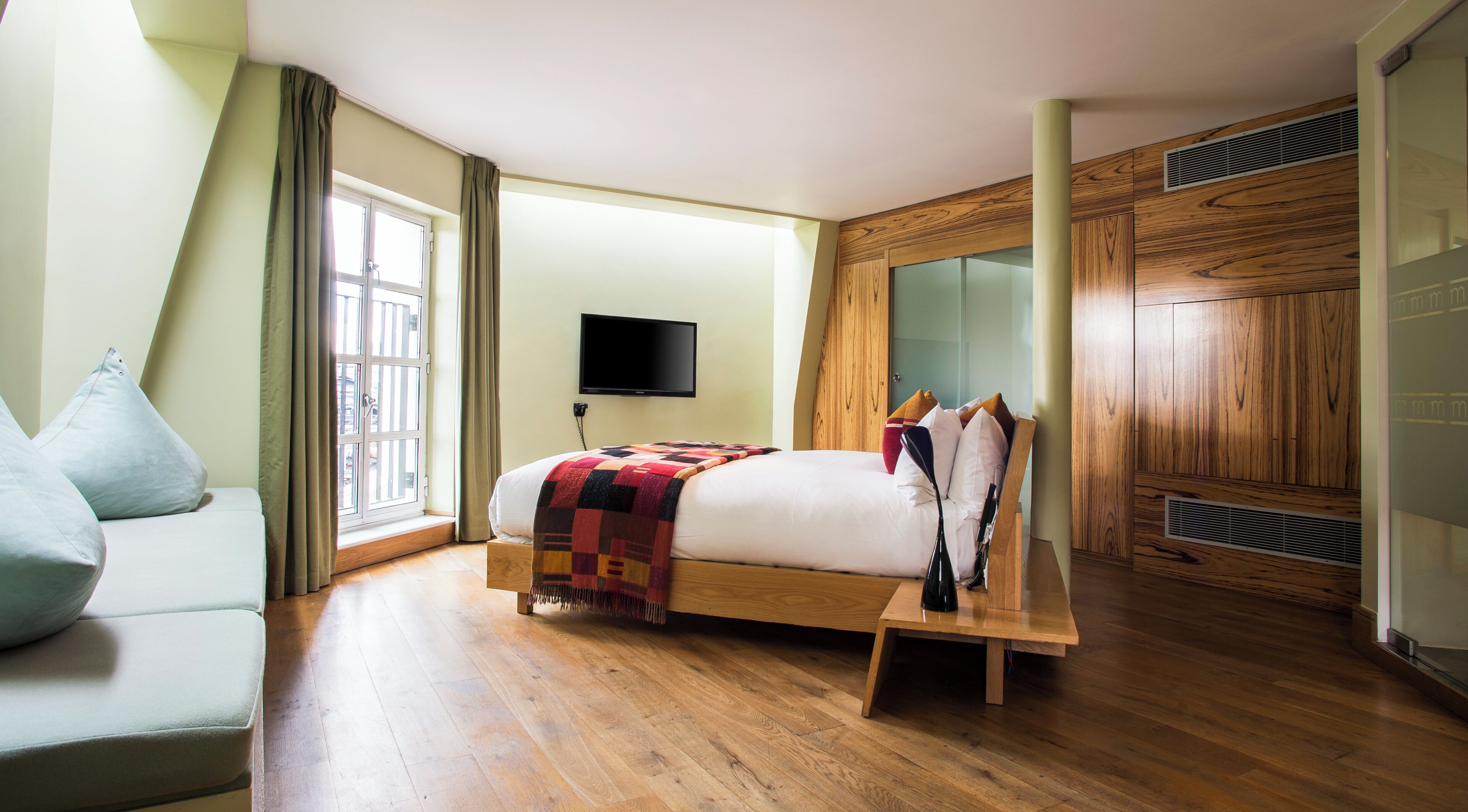 Megaro XL Rooms | Edredón, camas con pillow-top y minibar 