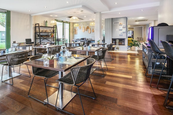 Daily buffet breakfast (EUR 16.90 per person) - Quality Aparthotel Divonne - Portes de Geneve (Divonne-les-Bains)