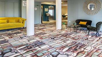Coin salon dans le hall