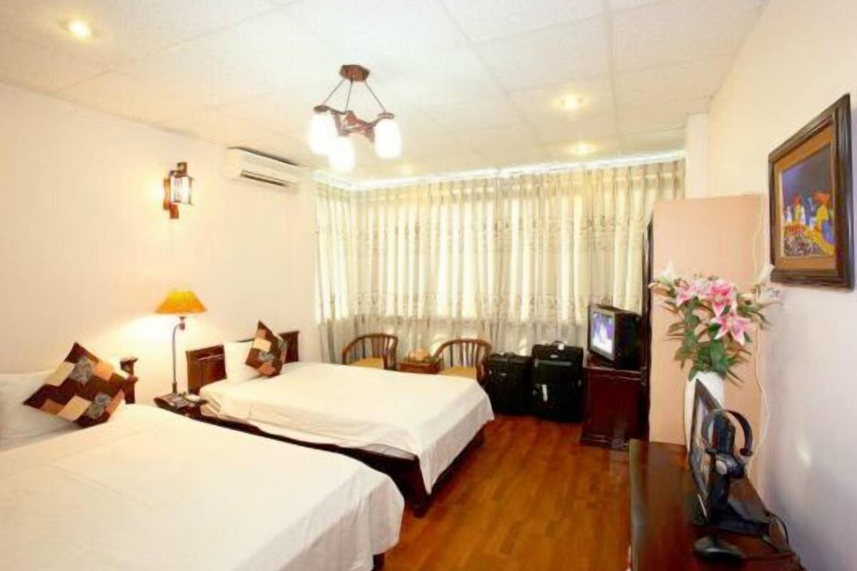 Deluxe Room | Minibar, in-room safe, desk, soundproofing