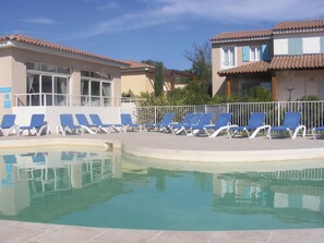 Piscine extérieure (ouverte en saison)